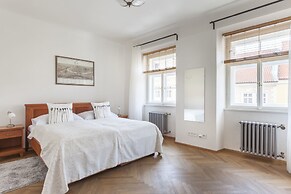 Hotel At the Golden Scissors