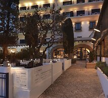 Hotel Trias