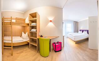 Thermenhotel All In Red