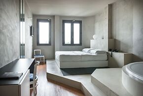 Point Hotel