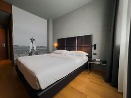 Point Hotel