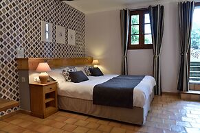 Hotel Charembeau