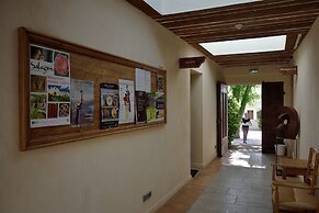 Hotel Charembeau