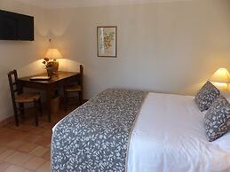 Hotel Charembeau