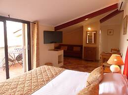 Hotel Charembeau