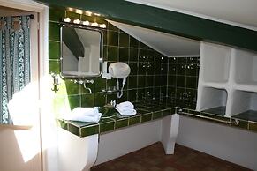 Hotel Charembeau