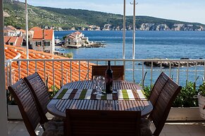 Mira Sea Front Guesthouse