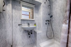 Mira Sea Front Guesthouse