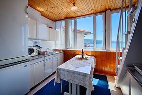 Mira Sea Front Guesthouse