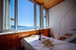 Mira Sea Front Guesthouse