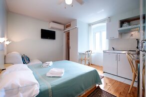 Mira Sea Front Guesthouse