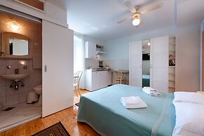 Mira Sea Front Guesthouse