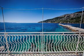 Mira Sea Front Guesthouse