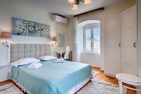 Mira Sea Front Guesthouse