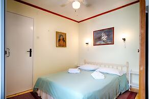 Mira Sea Front Guesthouse