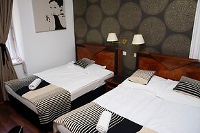 Evergreen Budapest Bed & Breakfast and Guest House