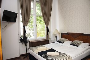 Evergreen Budapest Bed & Breakfast and Guest House