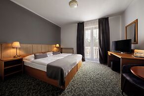 Carl Inn