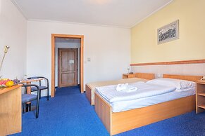 Carl Inn