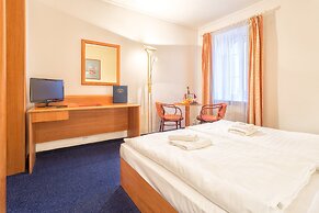 Carl Inn