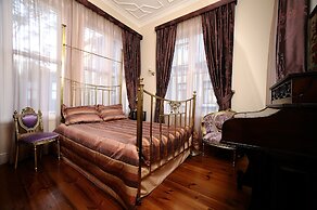 Erten Konak - Special Class