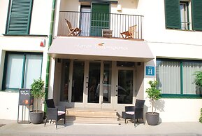 Tarongeta - Adults Only