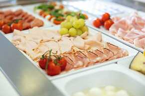 Hi Hotels Torbole Pool & Spa