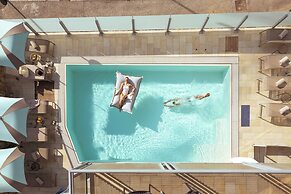 Hi Hotels Torbole Pool & Spa