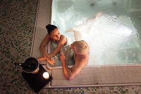 Hi Hotels Torbole Pool & Spa