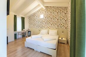 Hi Hotels Torbole Pool & Spa