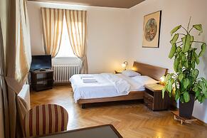 Residence Thunovska 19