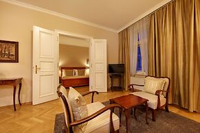 Hunger Wall Residence