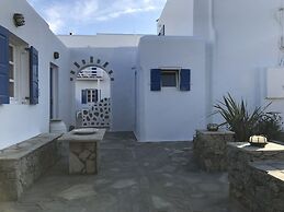 Anemos Studios & Apartments