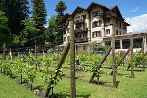 Alpenrose Hotel & Gardens