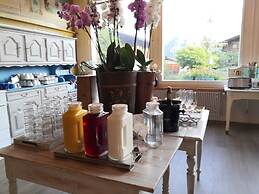 Alpenrose Hotel & Gardens