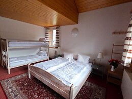 Alpenrose Hotel & Gardens