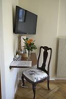 Alpenrose Hotel & Gardens