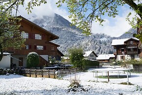 Alpenrose Hotel & Gardens