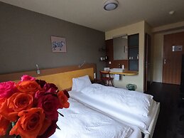 Alpenrose Hotel & Gardens