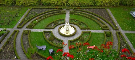 Alpenrose Hotel & Gardens