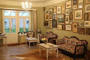 Alpenrose Hotel & Gardens