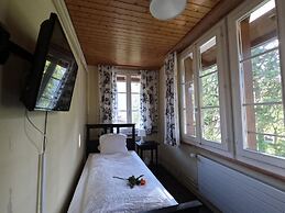 Alpenrose Hotel & Gardens