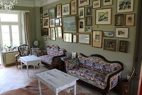 Alpenrose Hotel & Gardens