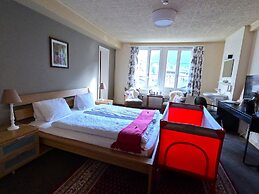 Alpenrose Hotel & Gardens