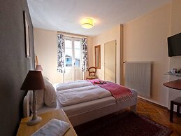 Alpenrose Hotel & Gardens