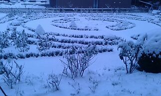 Alpenrose Hotel & Gardens