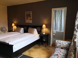 Alpenrose Hotel & Gardens