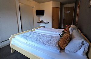 Alpenrose Hotel & Gardens