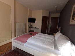 Alpenrose Hotel & Gardens