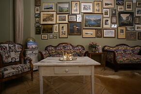 Alpenrose Hotel & Gardens